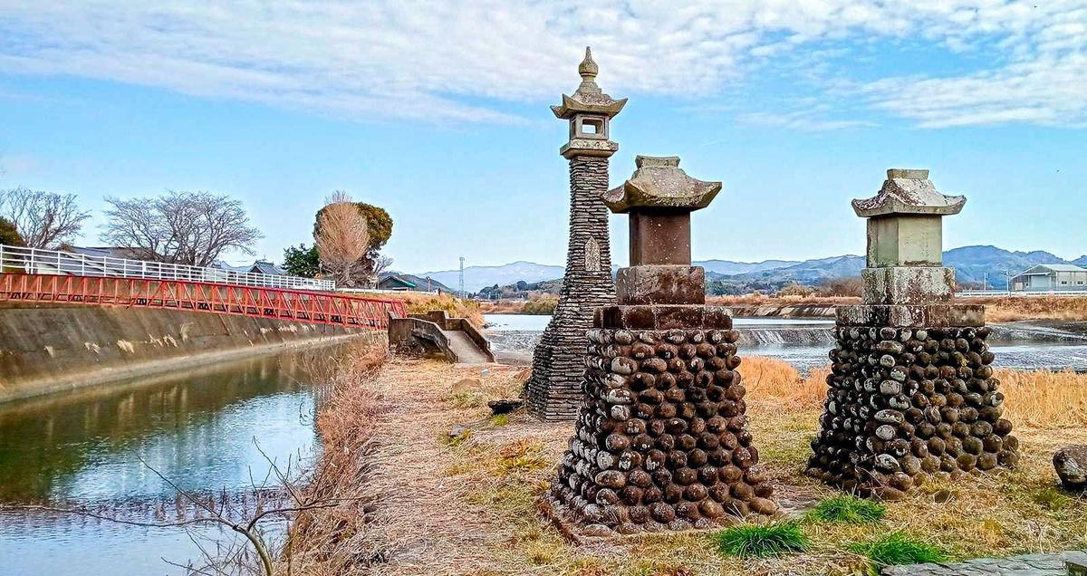 Yanajima 柳島 — in the Yame plains, home of the people who live below, where the Hoshino and Yabe Rivers meet. A fertile land with over 400 years of history as a river port. Today, it remains a quiet hidden gem, home to some of Yame’s most special tea fields.